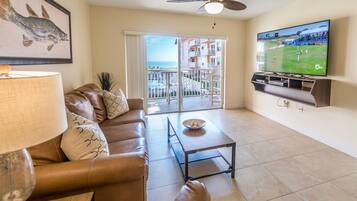 Kondominium, 3 kamar tidur, tepi laut | Ruang keluarga