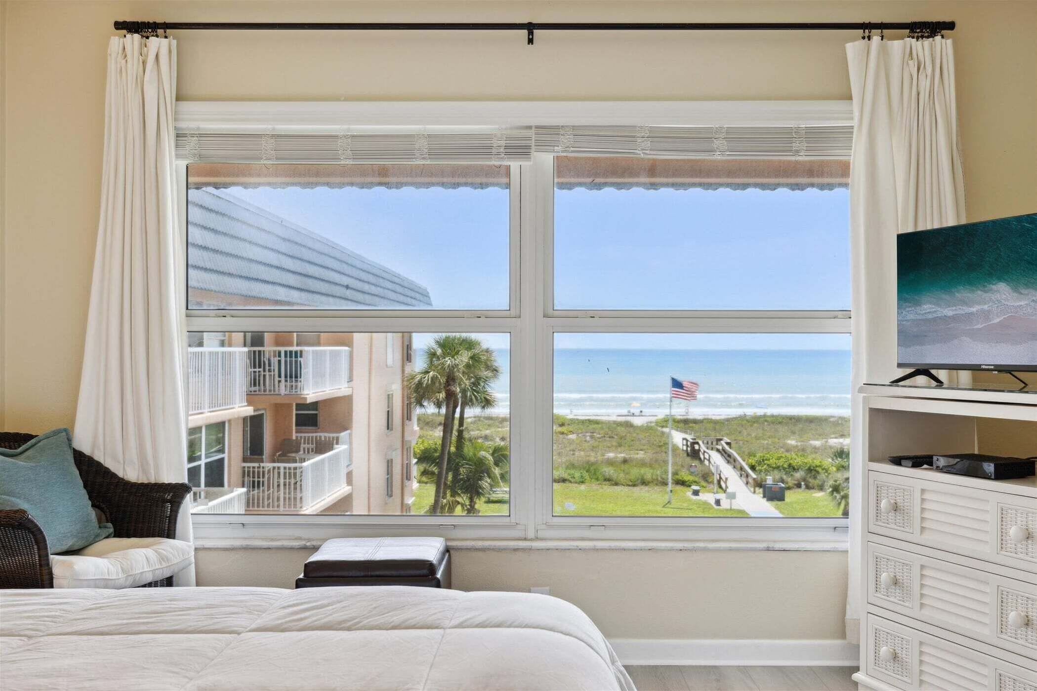 Apartment (2 Bedrooms) | Beach/ocean view