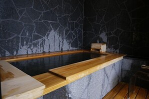 Baignoire relaxante profonde