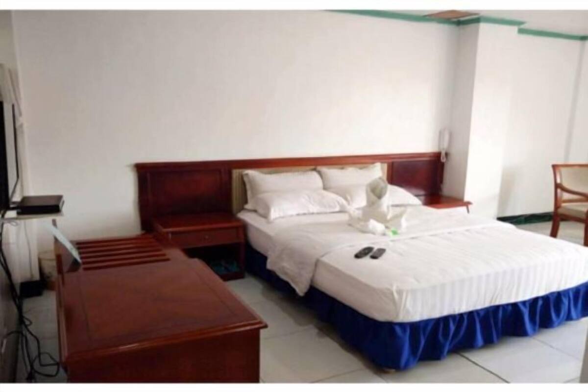 Desk, bed sheets