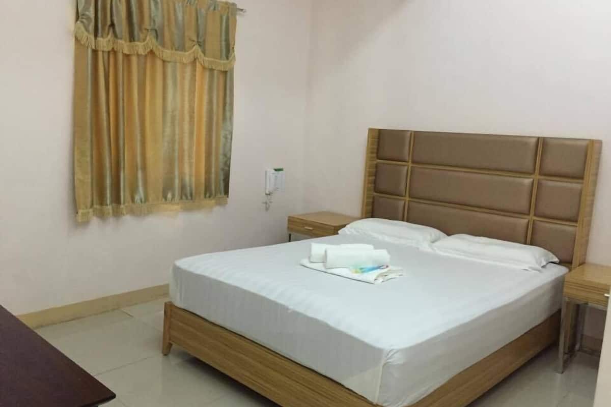 Deluxe Room | Desk, free WiFi, bed sheets