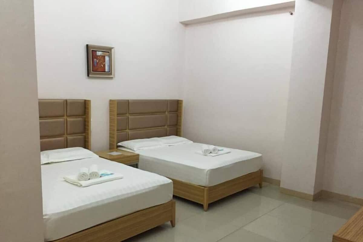 Twin Deluxe Room | Desk, free WiFi, bed sheets