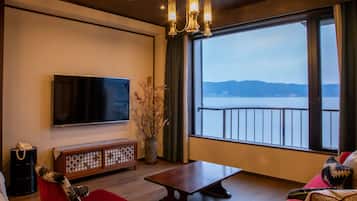 舒適四人房, 非吸煙房 (Universal Suite 6F) | 湖景