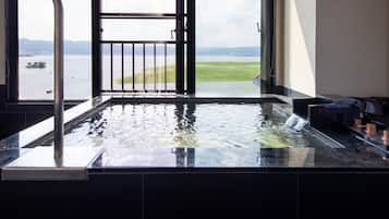 Top Floor Suite 7F, Non Smoking | Bathroom | Free toiletries, hair dryer, slippers, bidet