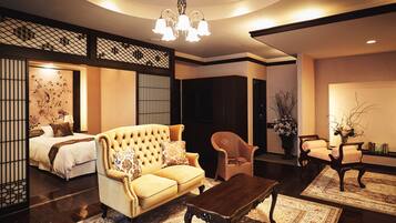 Deluxe Triple Room, Non Smoking, Mountain View | Down comforters, in-room safe, desk, free WiFi