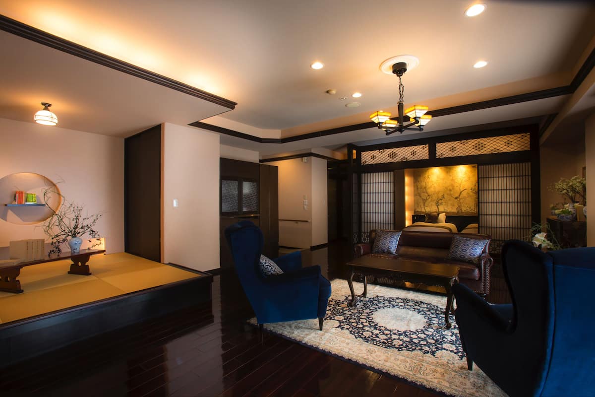 Suite, Non Smoking, Ensuite | Down comforters, in-room safe, desk, free WiFi