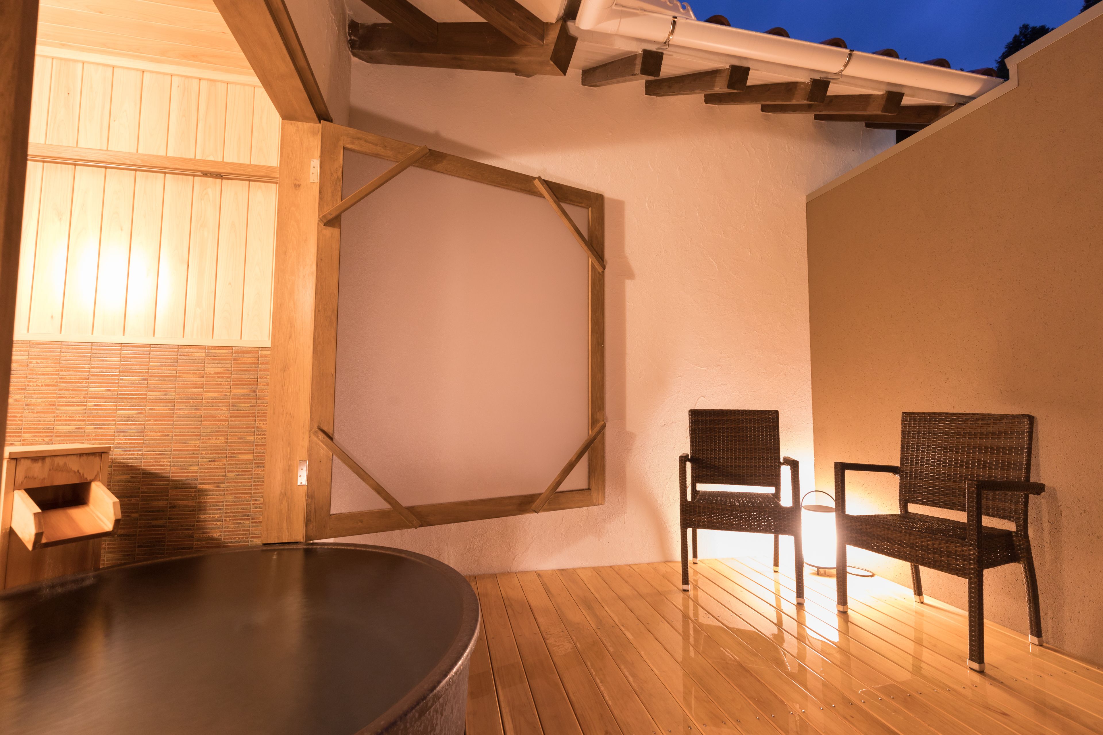 客房, 副楼 (GEPPAKU) | 浴室 | 独立的浴缸和淋浴、泉水浴缸、免费洗浴用品、吹风机