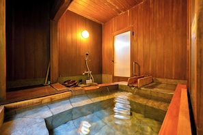 Traditional-Zimmer (Japanese Korean Style, RURI) | Badezimmer | Badewanne und Dusche (separat), Quellwasserbad