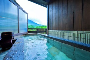 Traditionelt værelse - bjergudsigt (Japanese Western Style, SUOU) | Badeværelse | Separat badekar og bruser, kildevandsbad, gratis toiletartikler