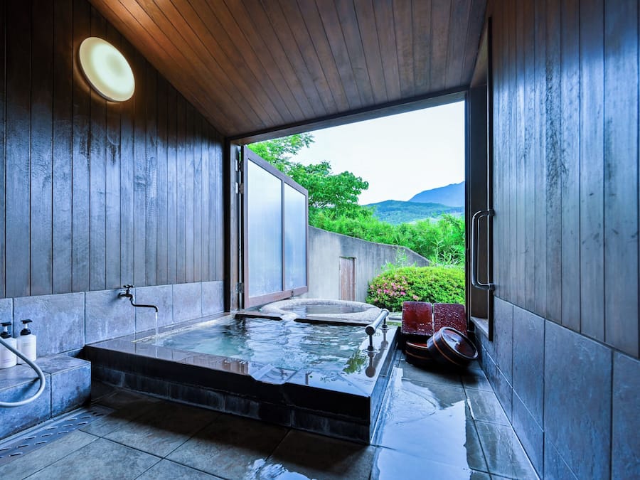 Accessible Japanese Western Style Room with Mountain View, SEKICHIKU | Bathroom | Separate tub and shower, spring water tub, free toiletries, hair dryer