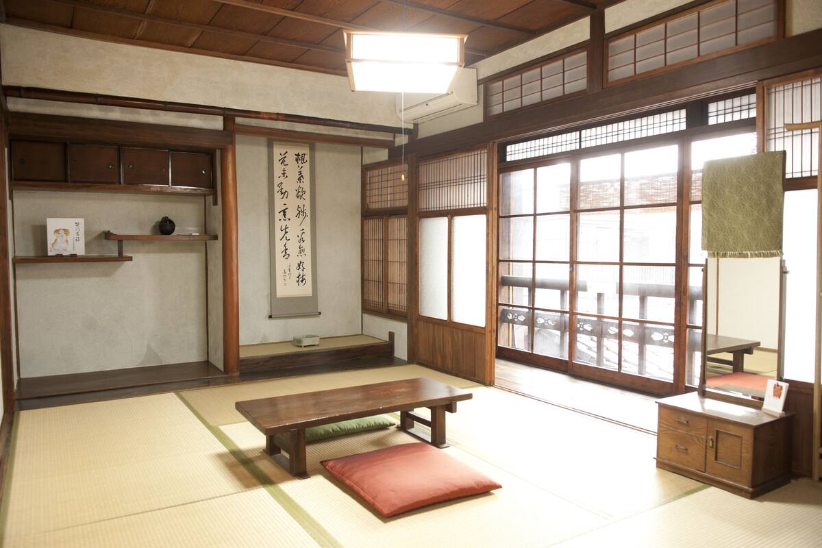 Japanese Style Private Room for 2 or 3person (Age 6+ Only)