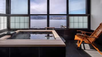 Separate tub and shower, deep soaking tub, free toiletries, hair dryer