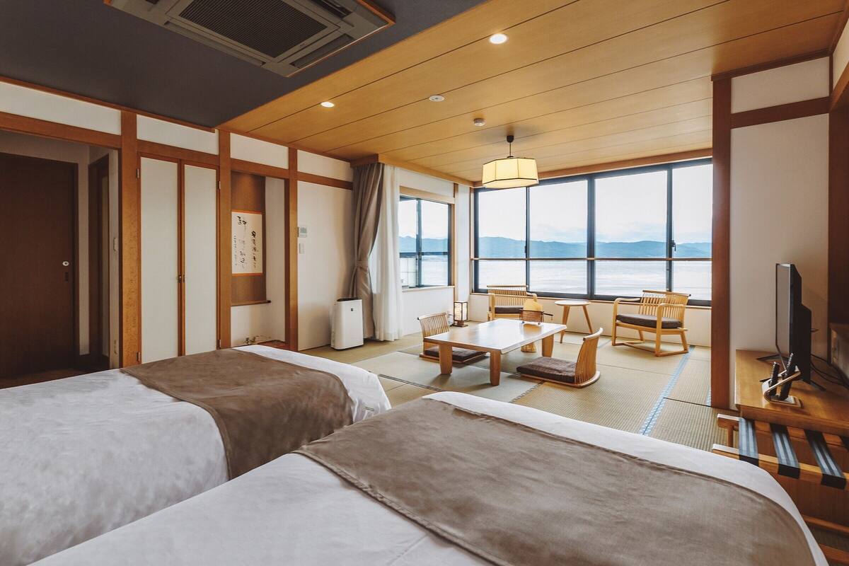 In-room safe, desk, WiFi (free), bed sheets