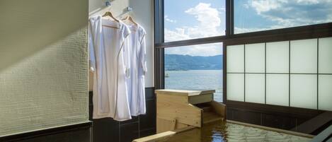 Badewanne und Dusche (separat), Komfortbadewanne