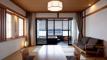 In-room safe, desk, free WiFi, bed sheets