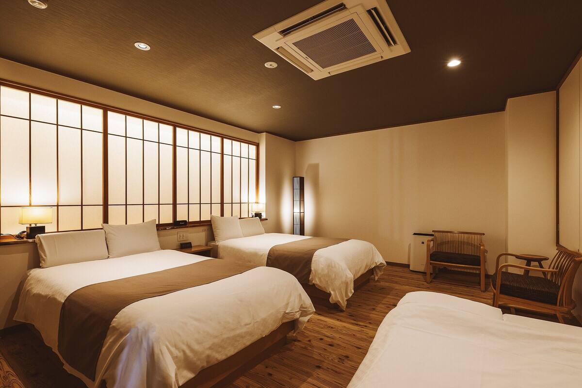 In-room safe, desk, WiFi (free), bed sheets