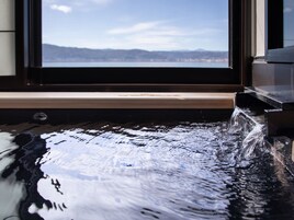 Separate tub and shower, deep soaking tub, free toiletries, hair dryer