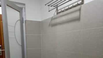 Bruser, gratis toiletartikler, hjemmesko, håndklæder