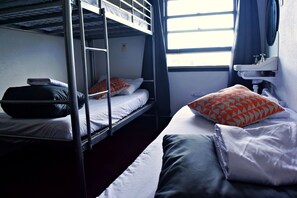Free WiFi, bed sheets - BoBs Hostel (Taupo)