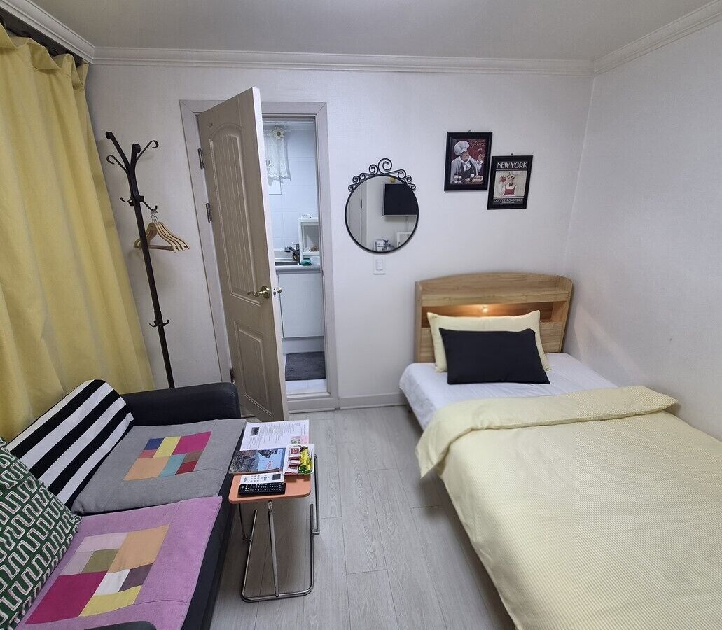 SET (100% Private Room&BathRoom + free BF) | Seprai premium, selimut bulu angsa, dan busa memori