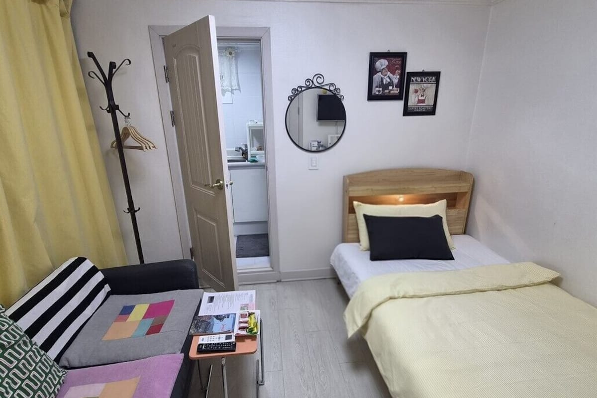 SET (100% Private Room&BathRoom + free BF) | Seprai premium, selimut bulu angsa, dan busa memori