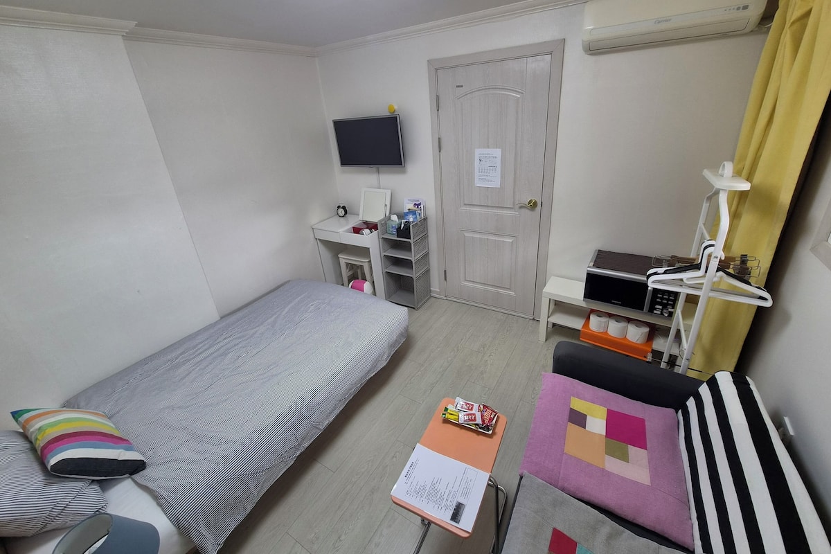 SET (100% Private Room&BathRoom + free BF) | 高級寝具、羽毛の掛け布団、低反発ベッド、客室ごとに異なる装飾