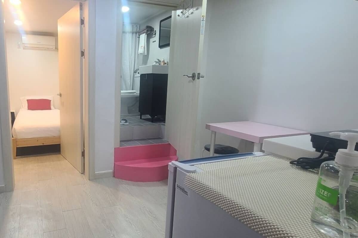 AGIT#4 (100% Private 2Rooms&BathRoom House + free BF) | 1 camera, biancheria da letto di alta qualità, copriletto in piuma