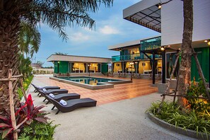 Sundeck - Royal Graces Pool Villas (Cha-am)