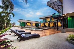10-Bedroom Private Pool Villa | Private kitchen | Fridge - Royal Graces Pool Villas (Cha-am)