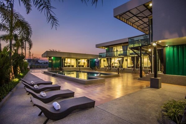 Outdoor pool - Royal Graces Pool Villas (Cha-am)