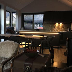 Télévision LED, cheminée