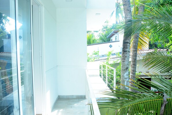 Design Double Room, 1 Queen Bed, Private Bathroom, Park View | Terrace/patio