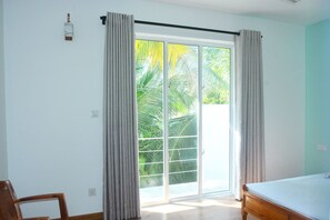 Design Double Room, 1 Queen Bed, Private Bathroom, Park View