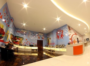 Breakfast, lunch, dinner served; local and international cuisine