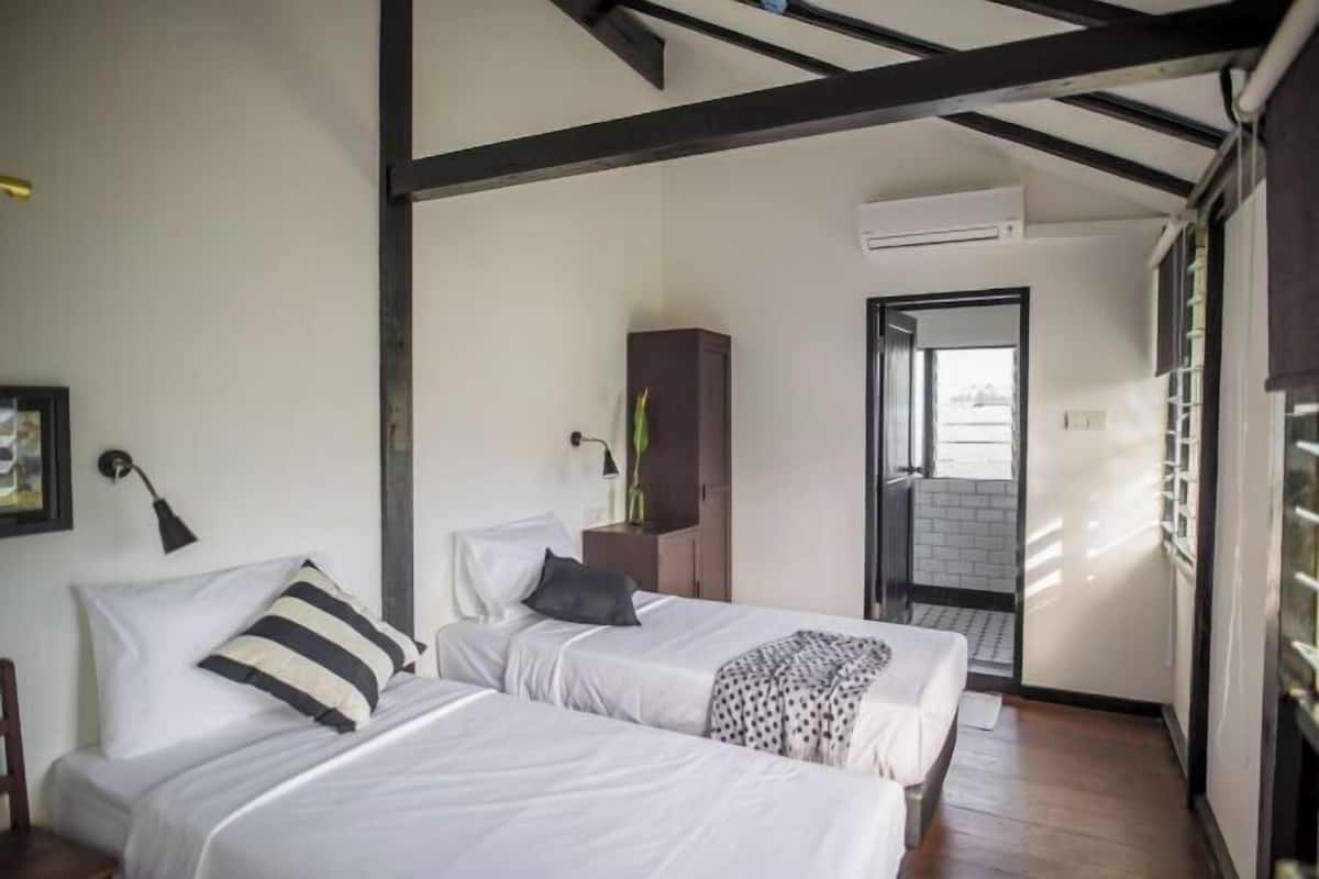 Desk, laptop workspace, iron/ironing board, free WiFi