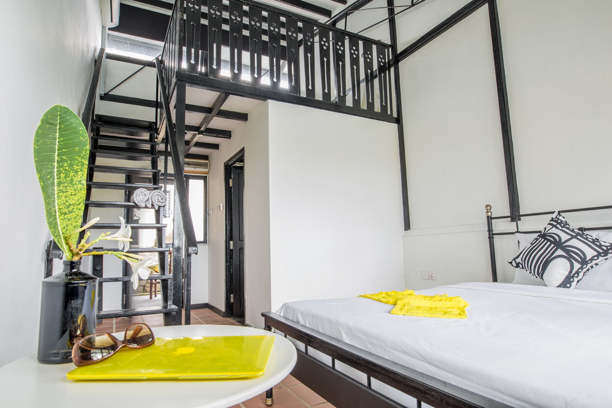 Desk, laptop workspace, iron/ironing board, free WiFi
