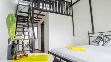 Desk, laptop workspace, iron/ironing board, free WiFi