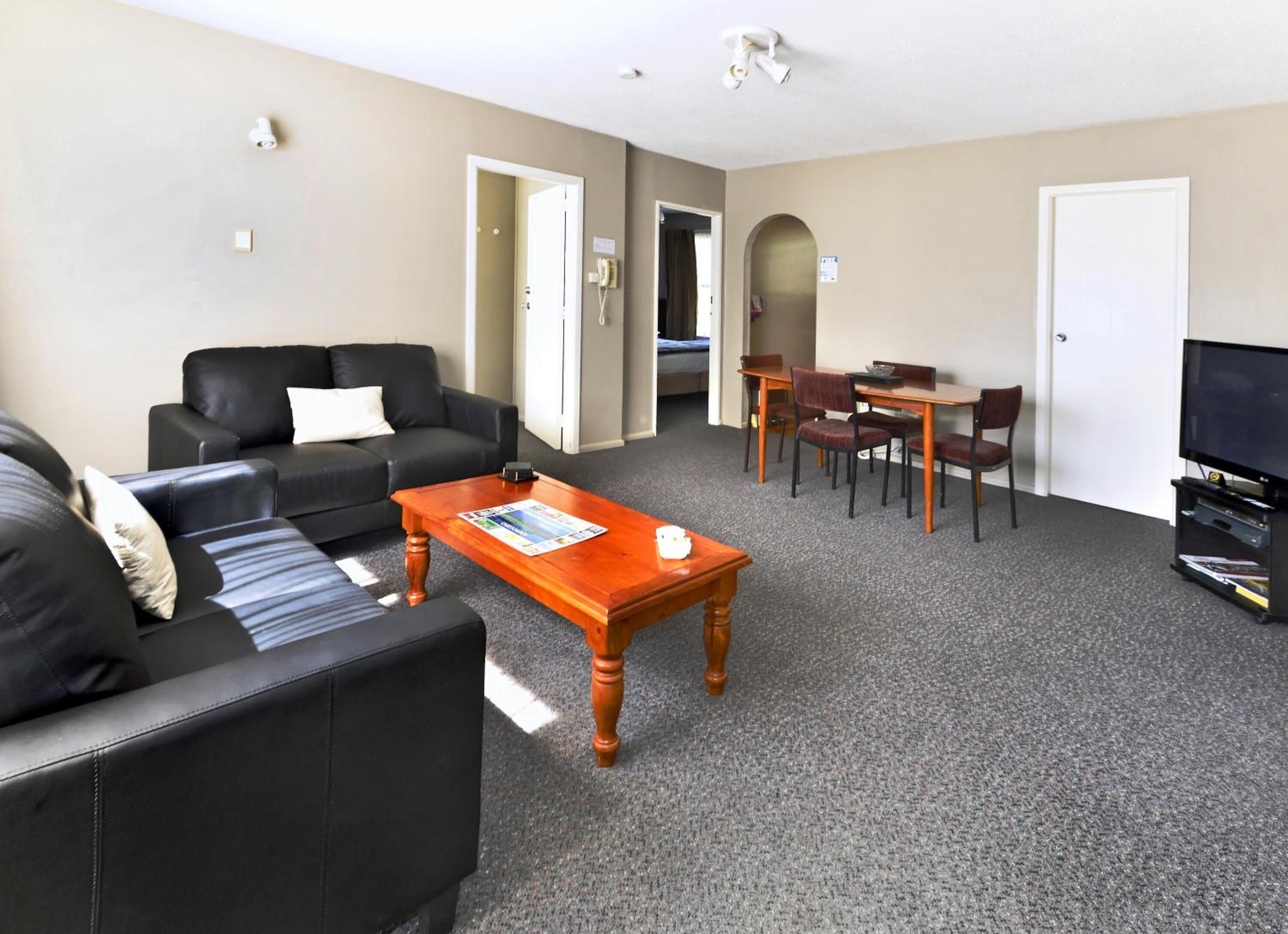 Televisión de pantalla plana, reproductor de DVD