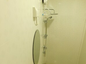 Deluxe Double Room, Garden View | Bathroom | Shower, free toiletries, towels
