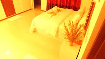 Deluxe Double Room, Garden View | Minibar, in-room safe, desk, iron/ironing board