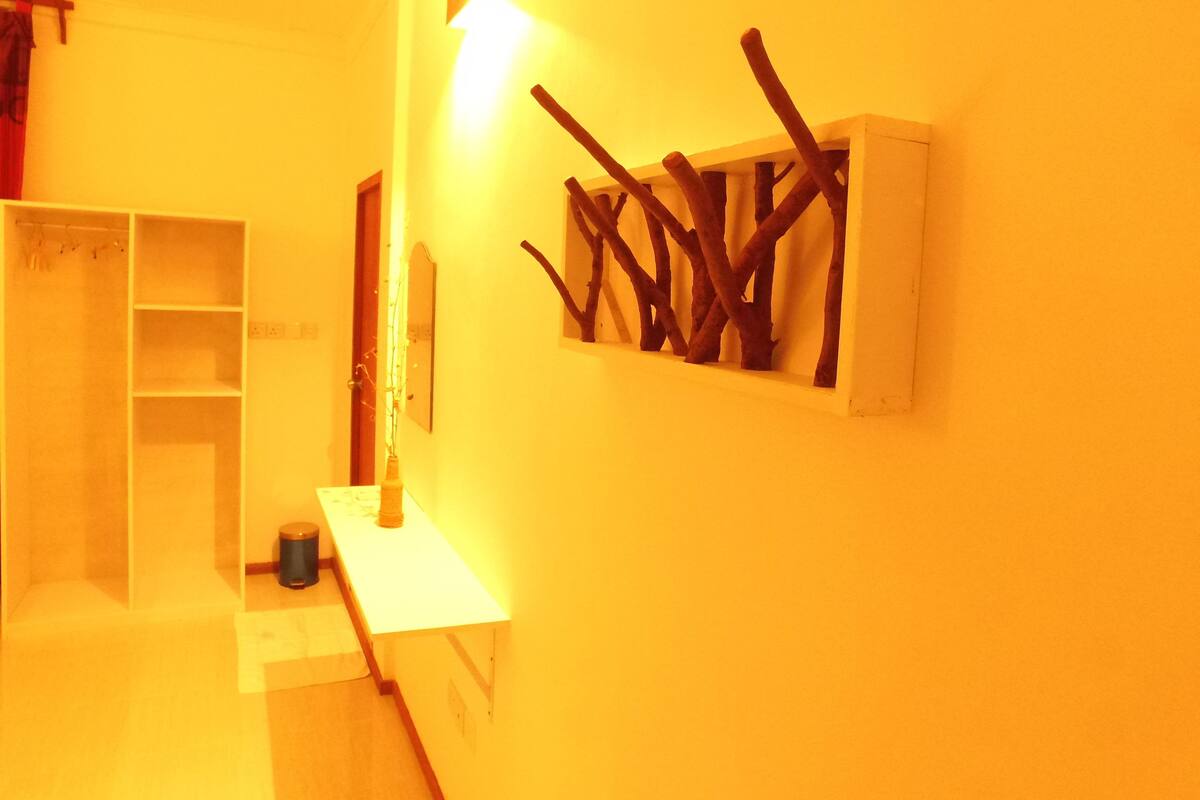 Minibar, in-room safe, desk, iron/ironing board
