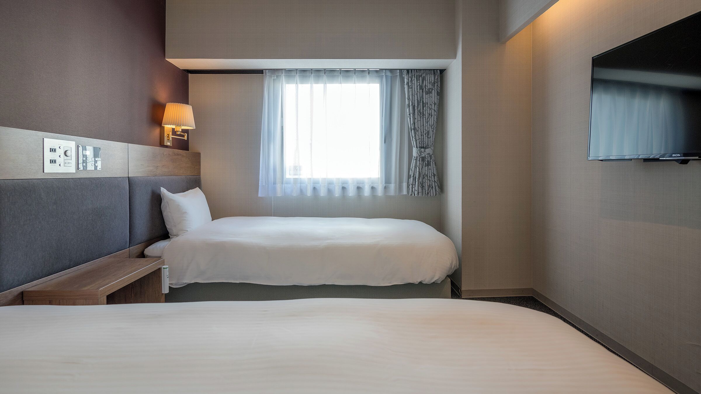 1 bedroom, down duvets, desk, blackout curtains