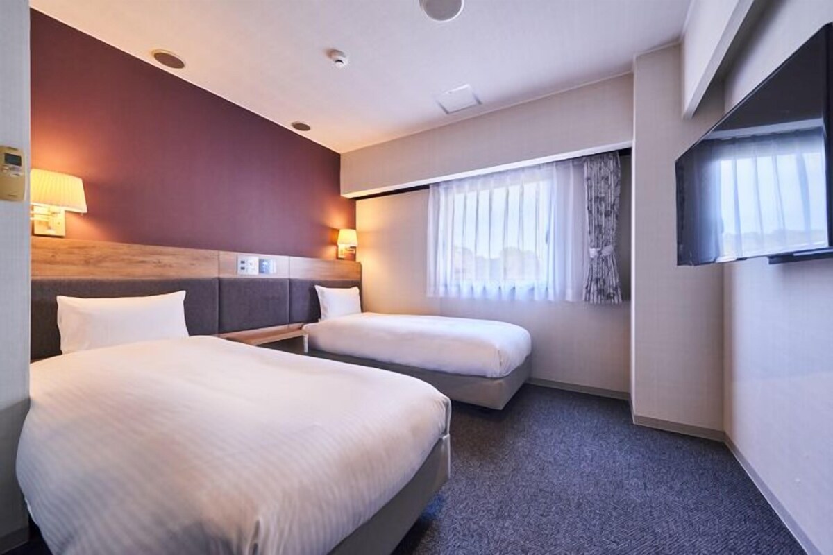 Down duvets, desk, blackout curtains, free WiFi