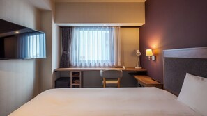 Down comforters, desk, blackout drapes, iron/ironing board - Hotel Global View Tsu (Tsu)