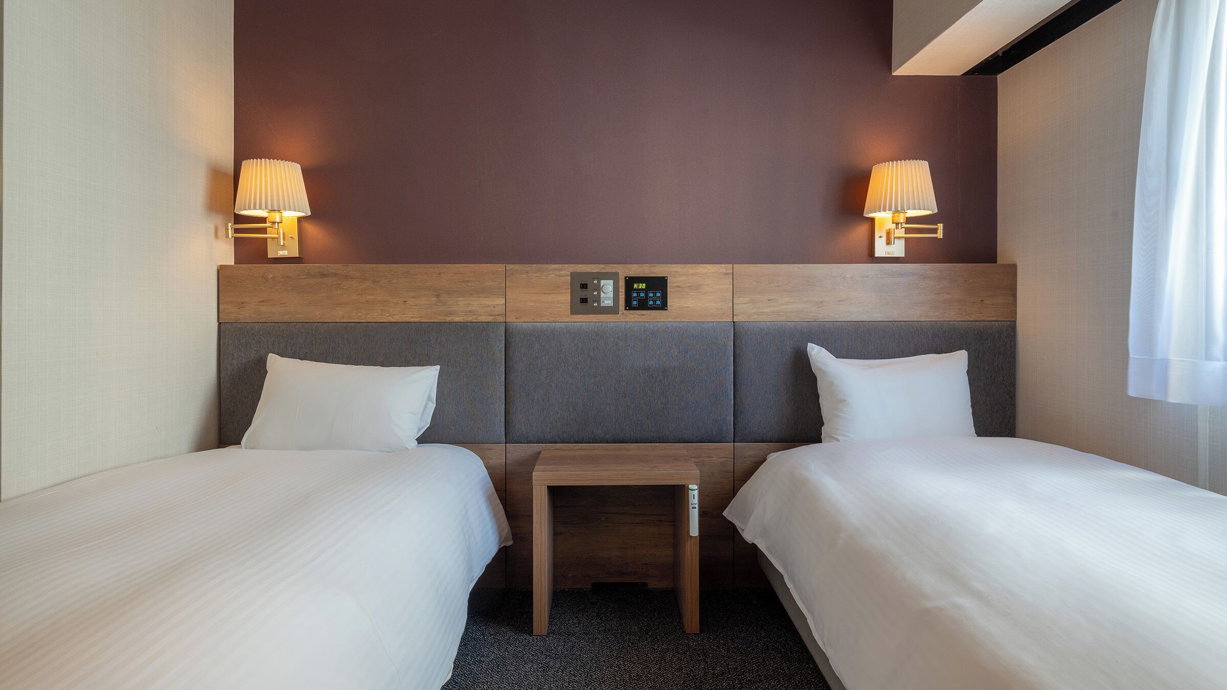 1 bedroom, down duvets, desk, blackout curtains