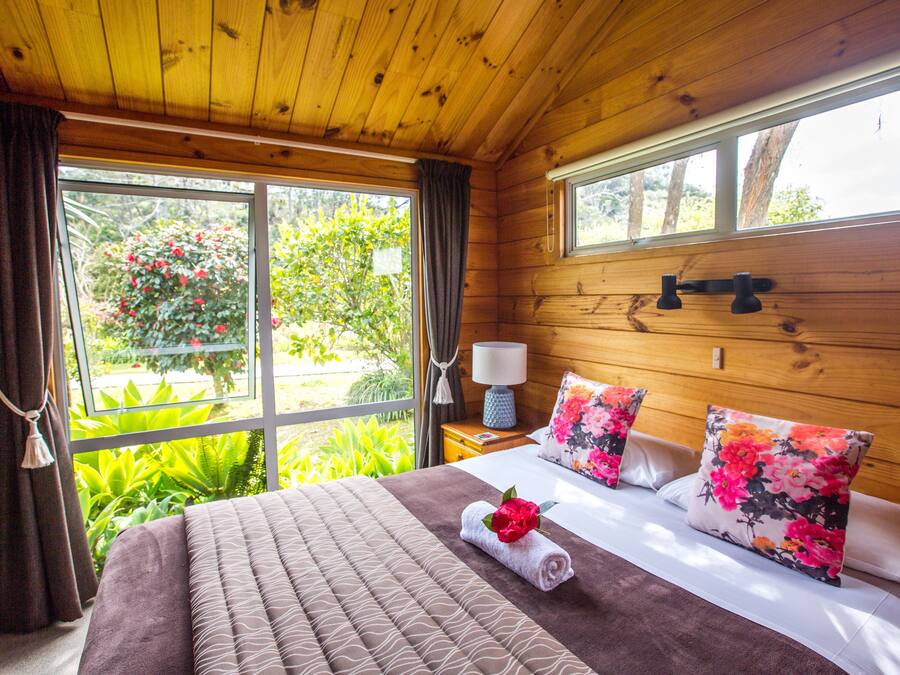 Cottage, 2 Bedrooms | Iron/ironing board, WiFi (free), bed sheets
