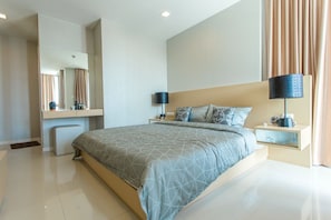 Studio | Een bureau, gratis wifi