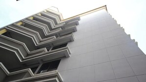 A modern building with a zigzagging facade and a series of balconies. - Sakun Place (Samut Prakan)