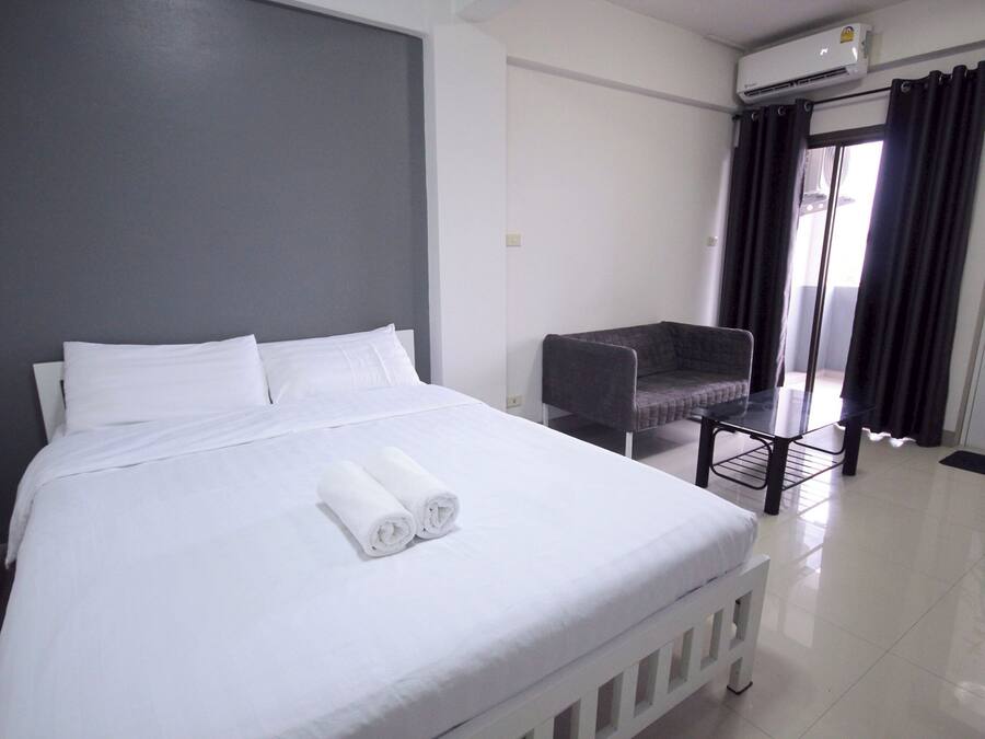 Standard Double Room | Desk, free WiFi, bed sheets
