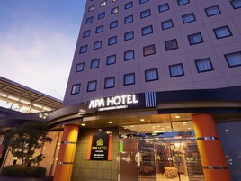 住宿正面 - 傍晚/夜晚